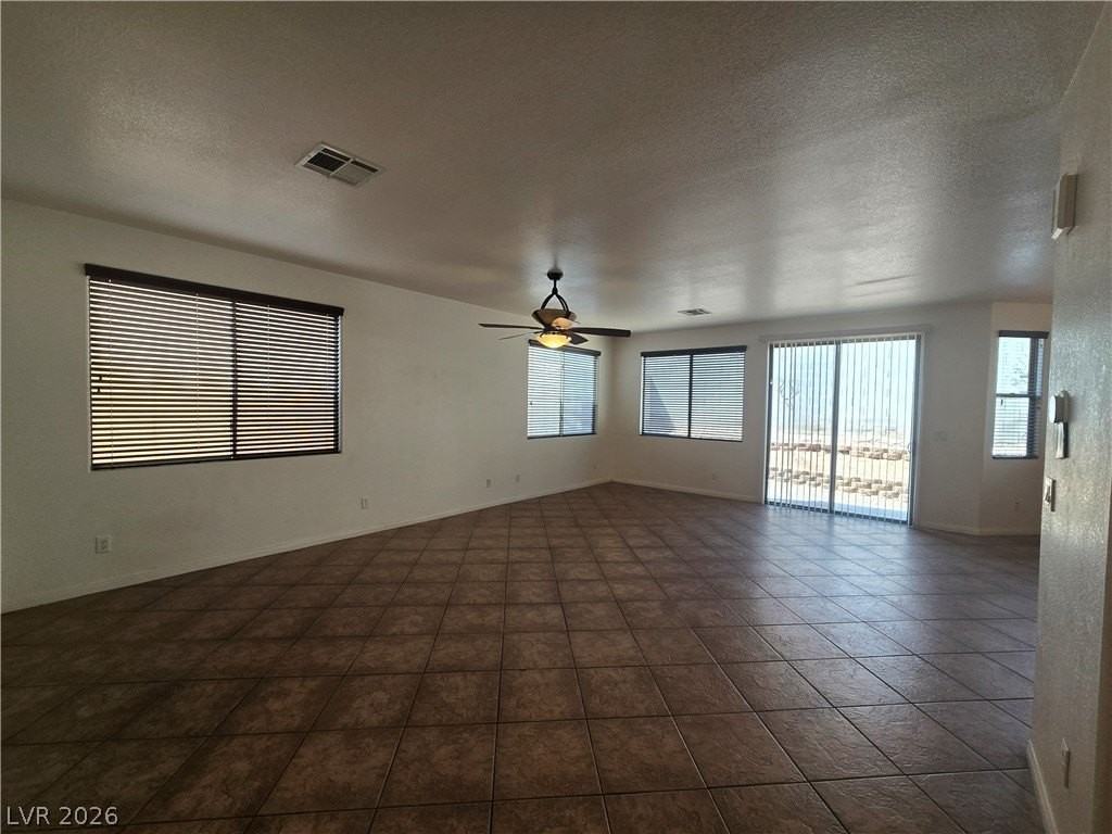 9164 Craven Ave - Photo 6 of 39