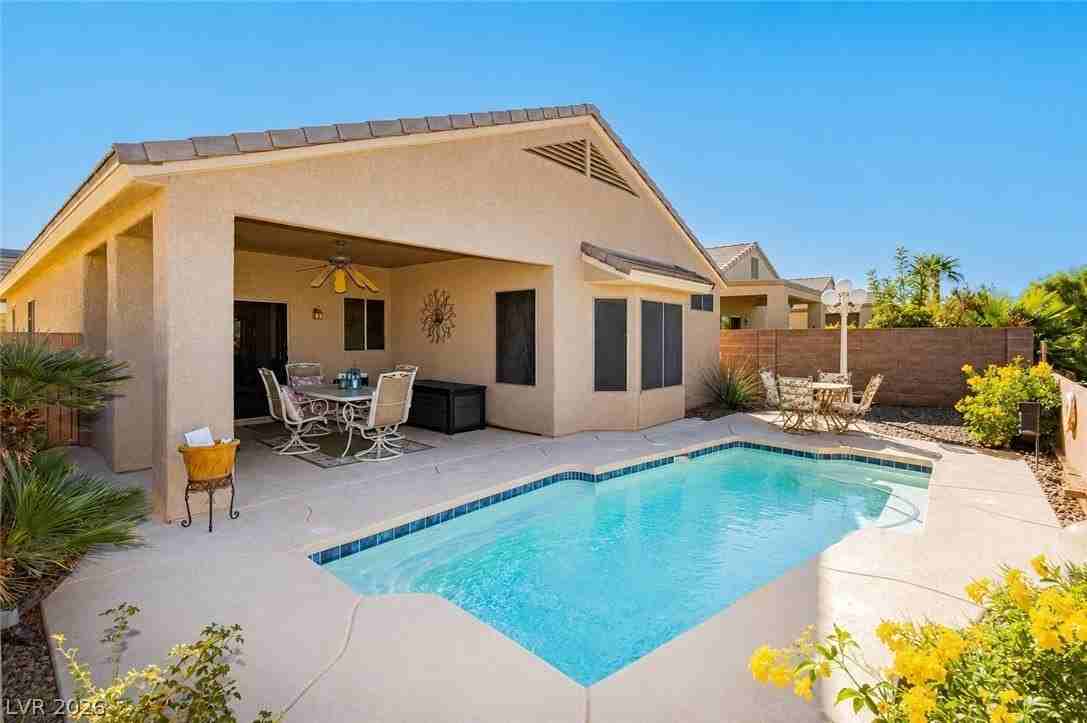 1802 Cypress Bay Ave - Photo 3 of 5