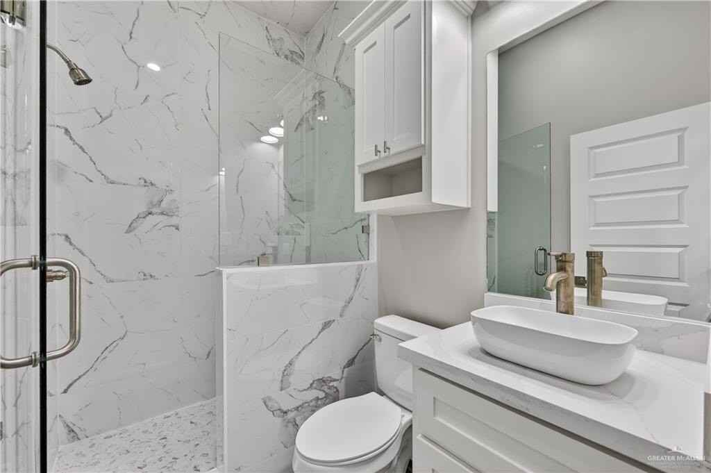 704 W 25th St - Photo 4 of 14
