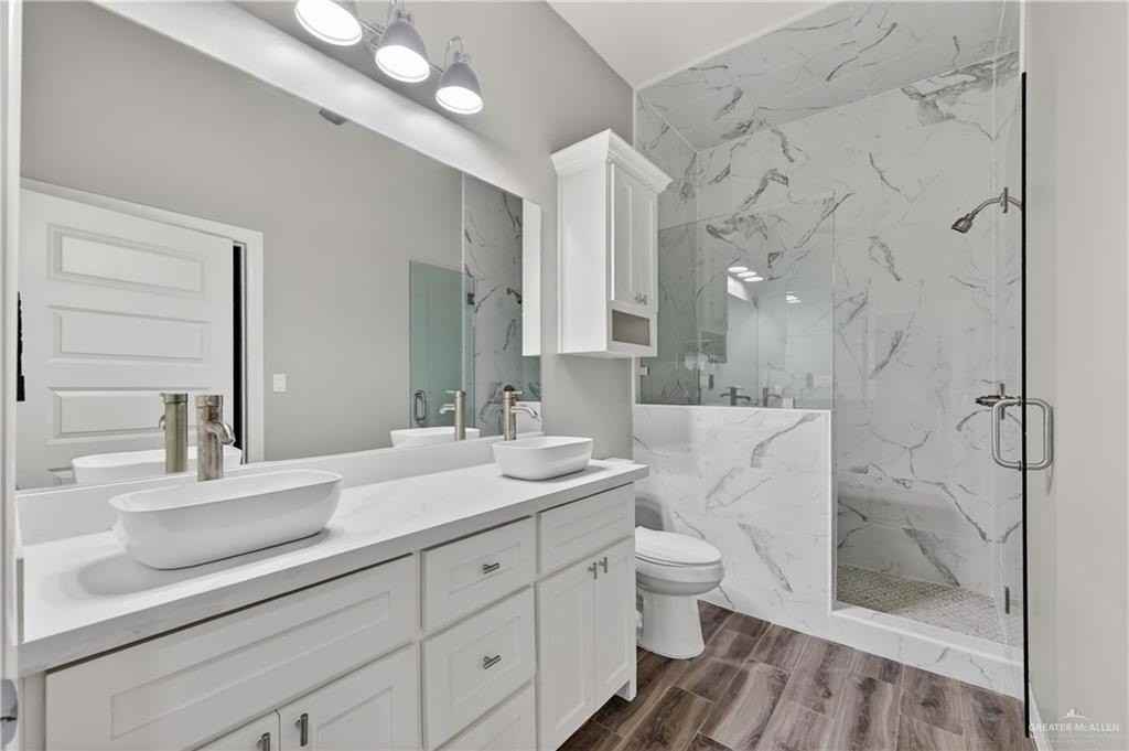 704 W 25th St - Photo 7 of 14
