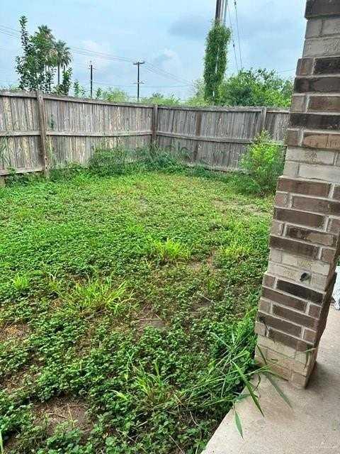 1206 Mulberry Dr - Photo 4 of 5