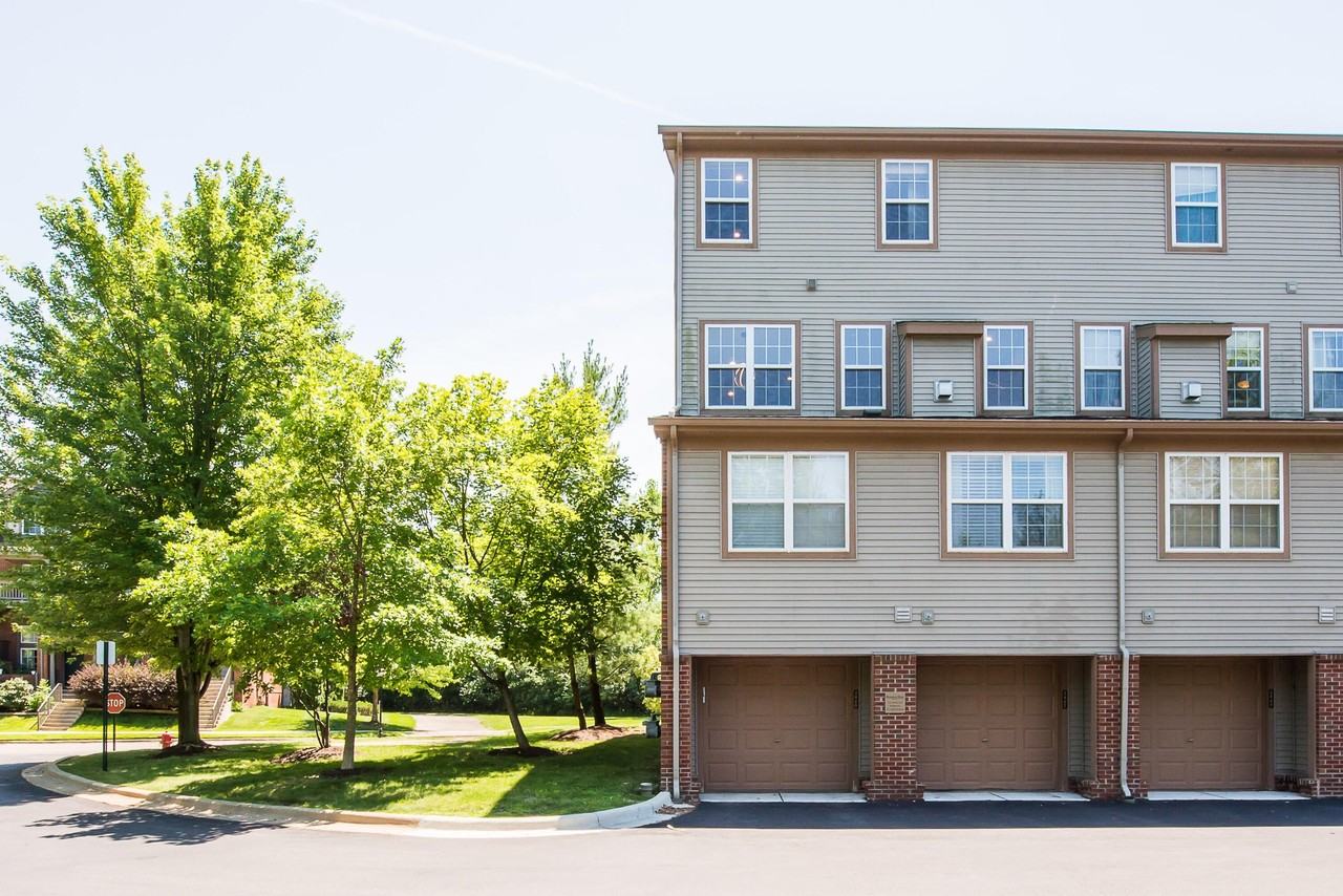2865 Barclay Way - Photo 3 of 48