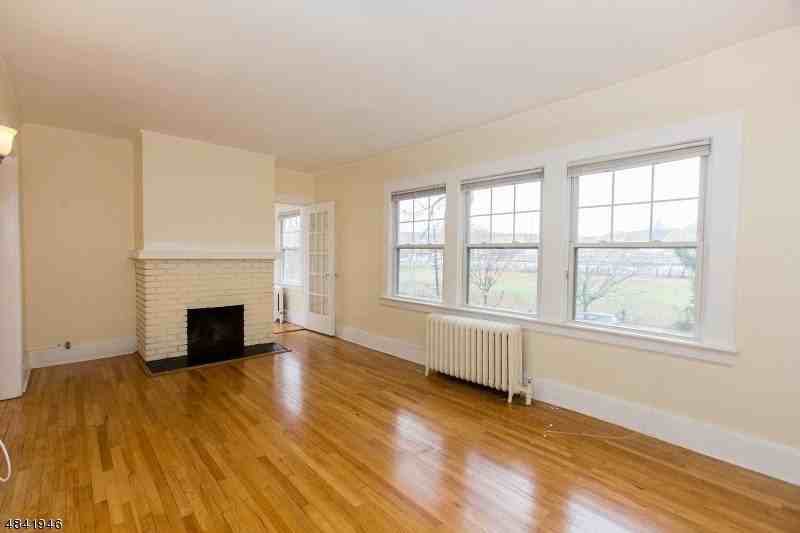 45 Essex Ave - Photo 4 of 21