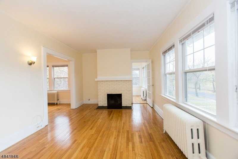 45 Essex Ave - Photo 5 of 21
