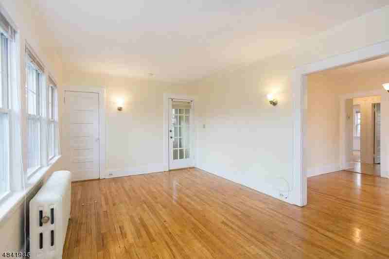 45 Essex Ave - Photo 6 of 21