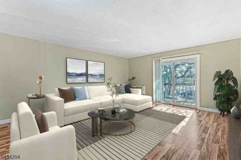 798 Eves Dr #2R - Photo 3 of 31