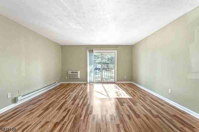 798 Eves Dr #2R - Photo 6 of 31