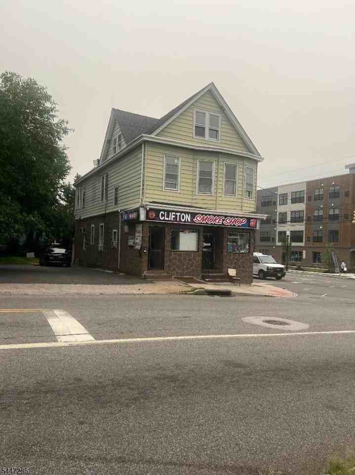 673 Clifton Ave - Photo 2 of 19