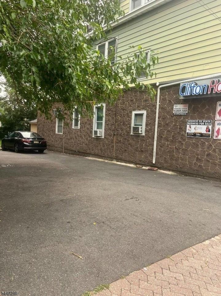 673 Clifton Ave - Photo 3 of 19