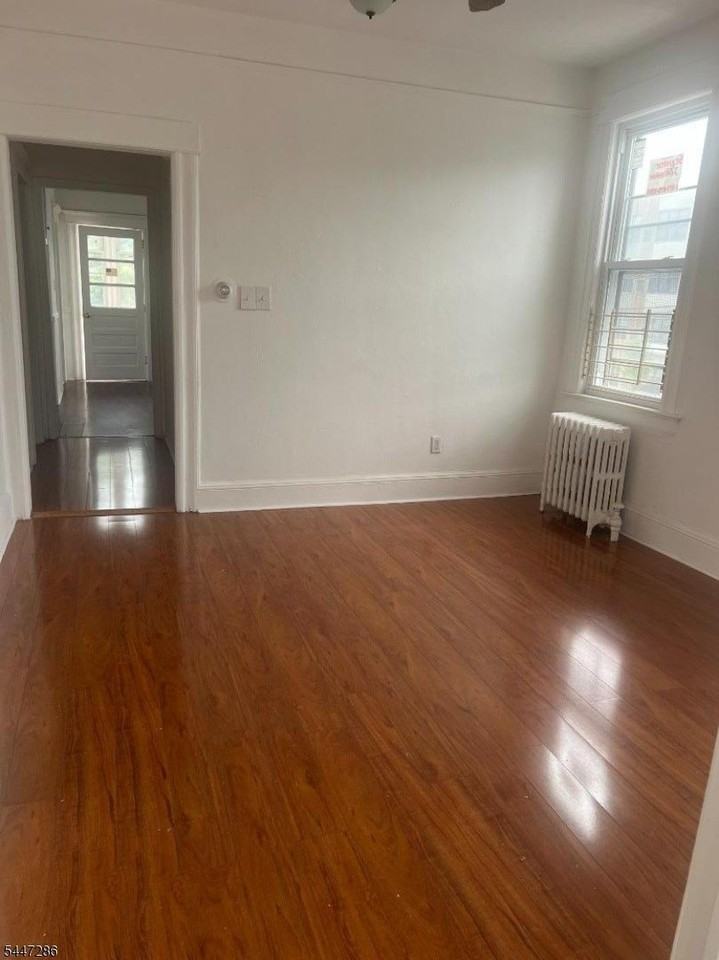673 Clifton Ave - Photo 5 of 19