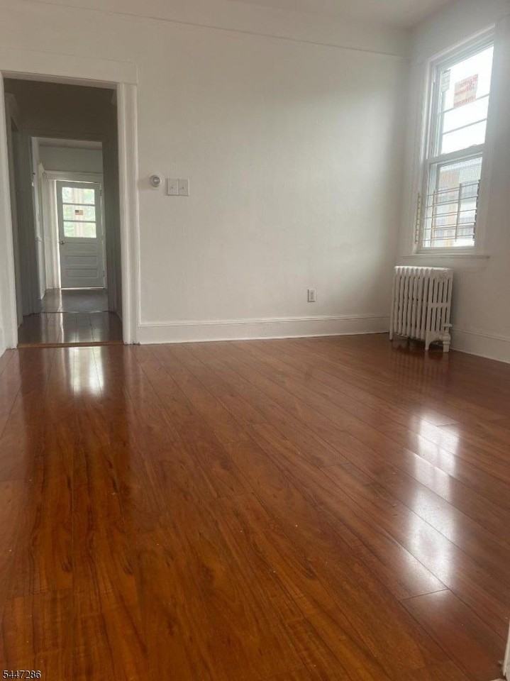 673 Clifton Ave - Photo 6 of 19