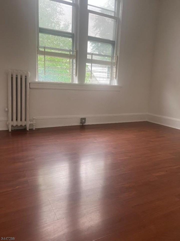 673 Clifton Ave - Photo 7 of 19