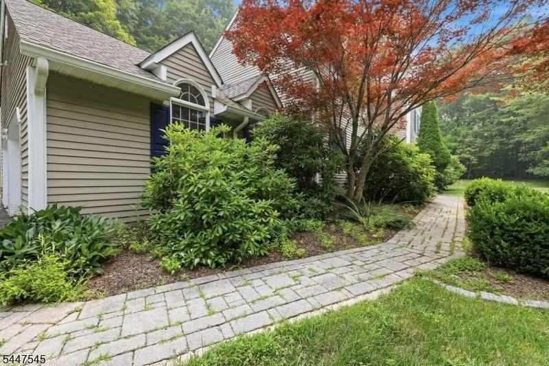 860 Glen Rd - Photo 3 of 43