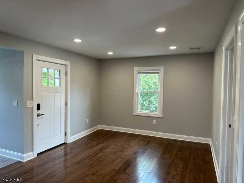 20 Van Dyke Pl #2 - Photo 2 of 24