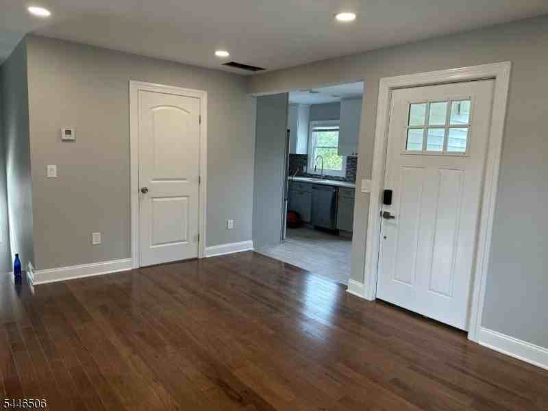 20 Van Dyke Pl #2 - Photo 4 of 24