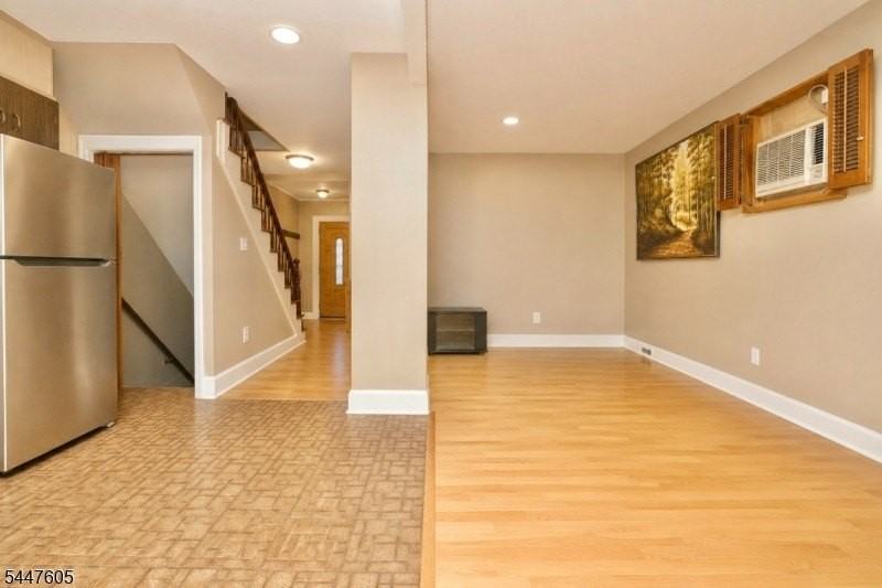 425 Davis Ave - Photo 4 of 23