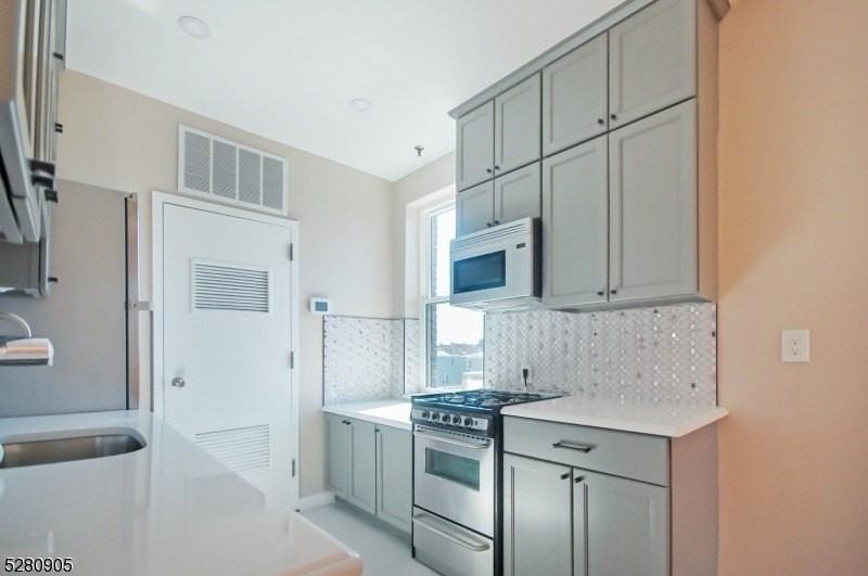 54 Mcwhorter St #307 - Photo 5 of 17