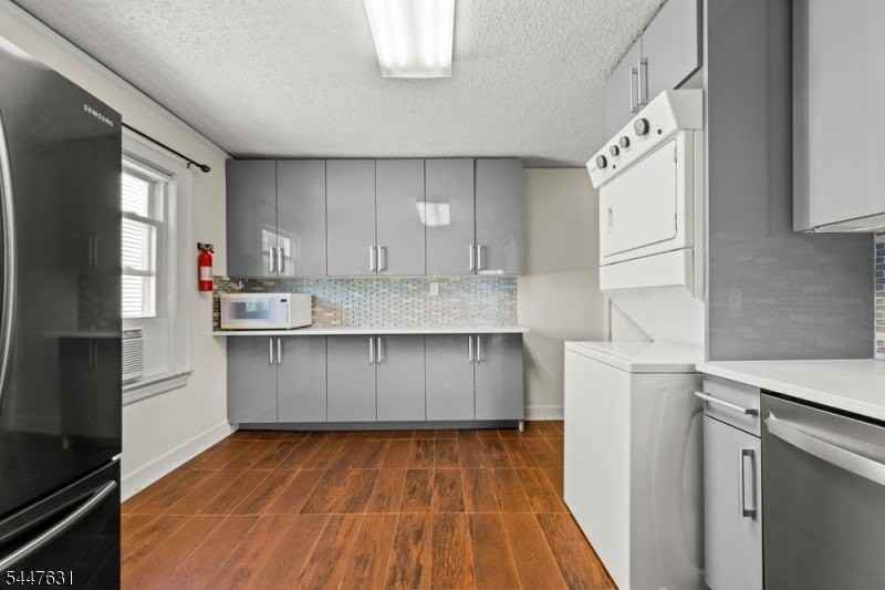 22 Meeker Pl - Photo 3 of 20