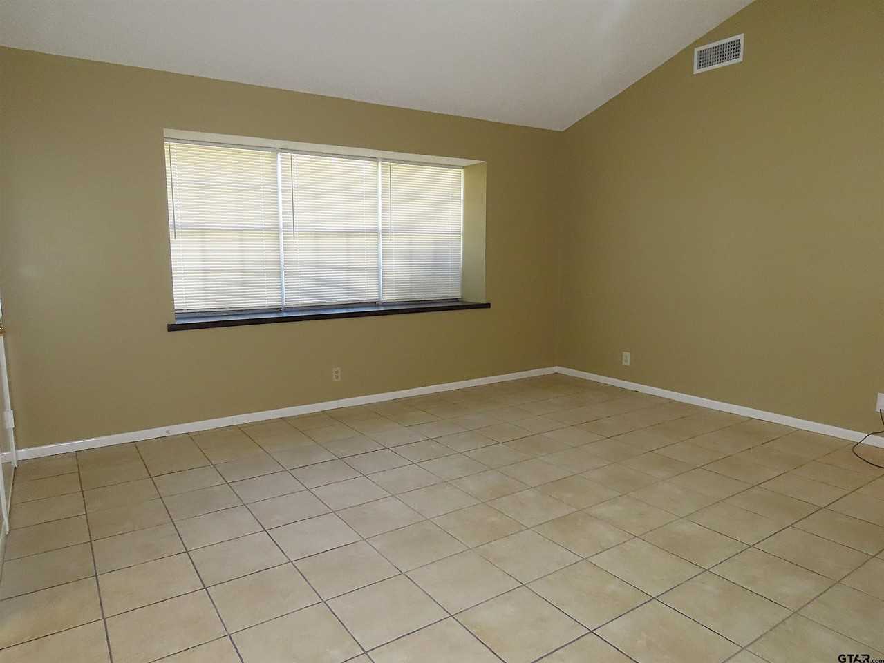 11782 S Hillcreek Rd - Photo 4 of 36