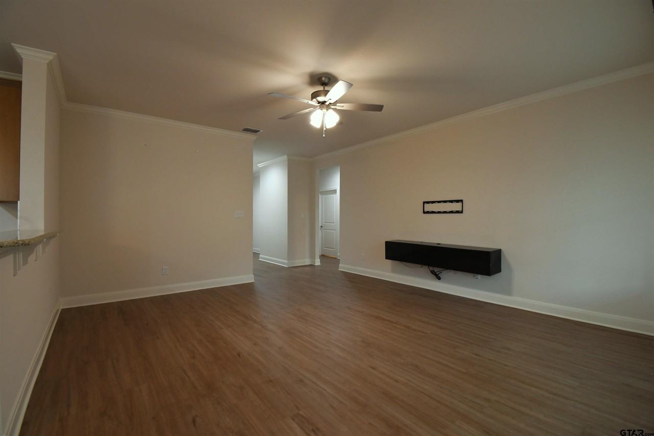 6067 Hamilton Meadows Way - Photo 6 of 35