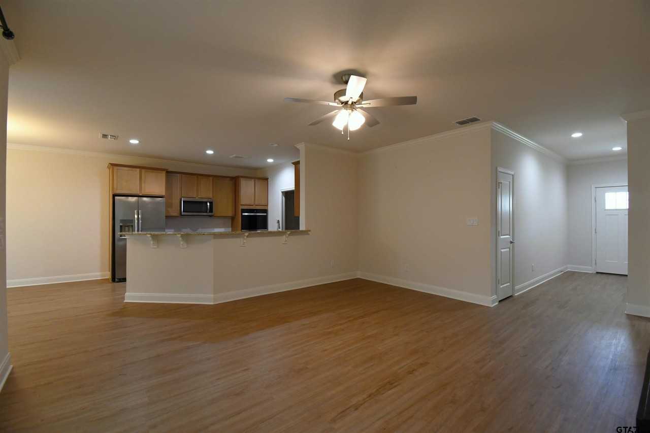 6067 Hamilton Meadows Way - Photo 7 of 35