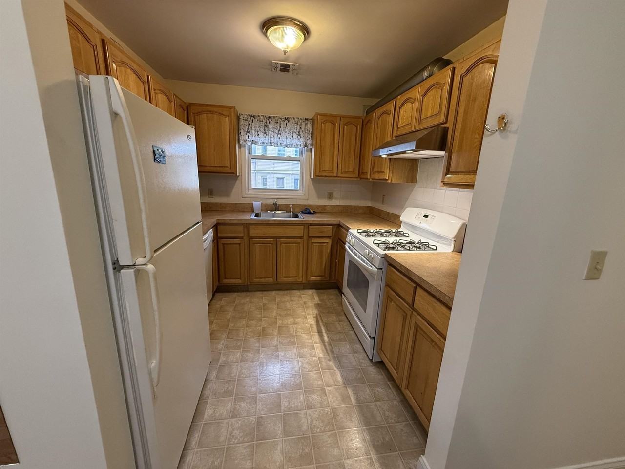 408 Ellison St #2 - Photo 3 of 11