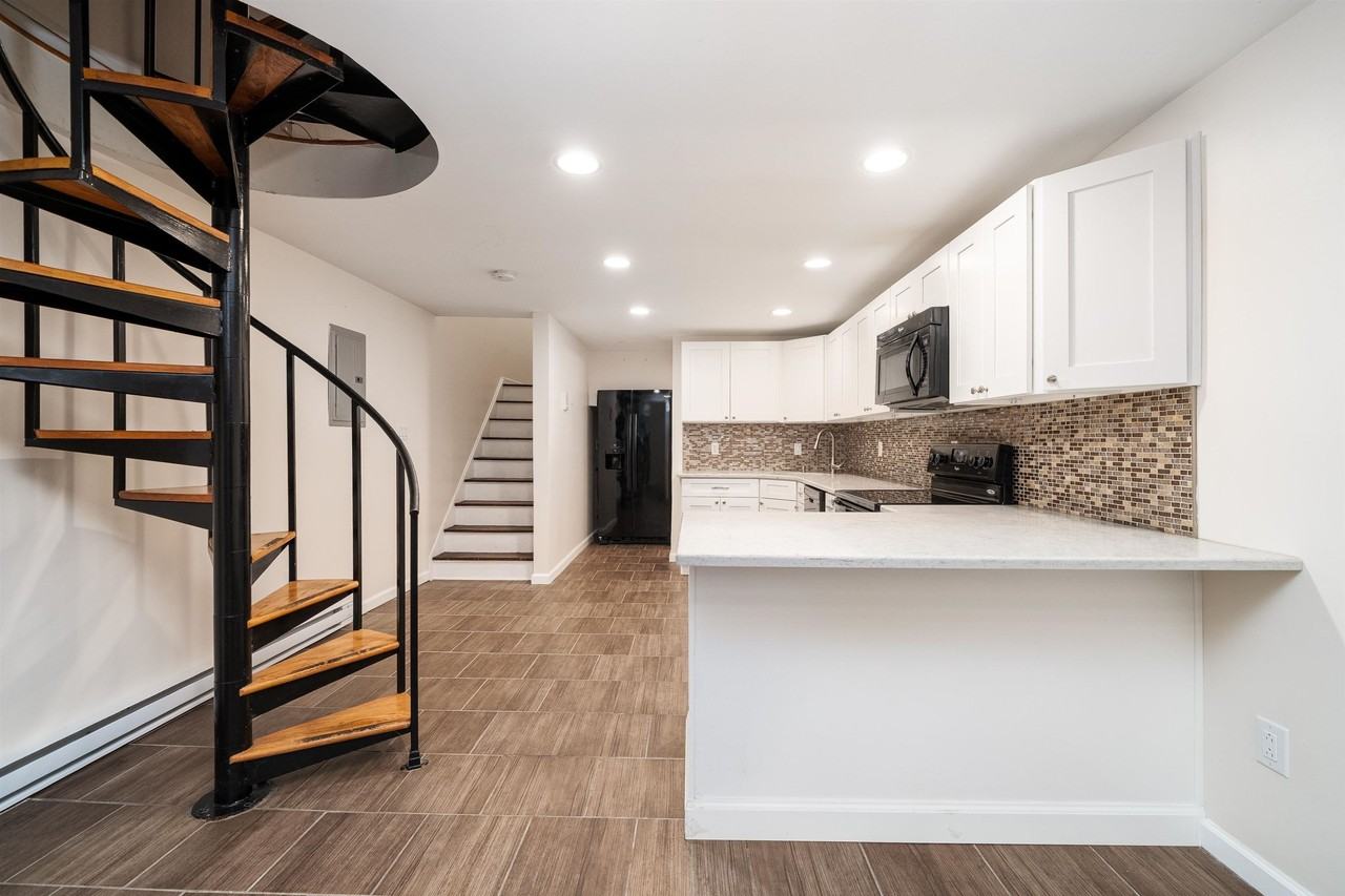 1314 Hudson St #2 - Photo 2 of 19