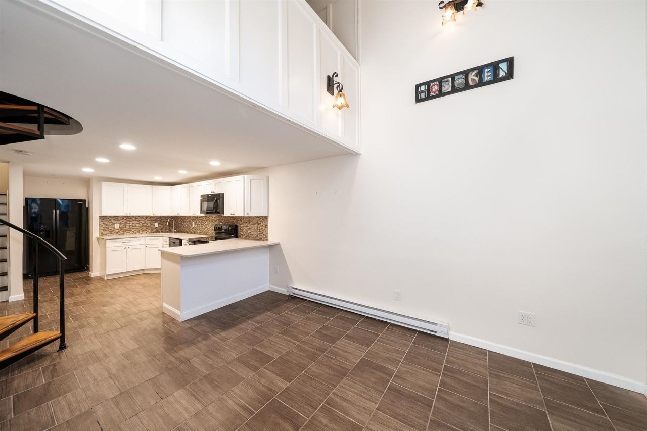 1314 Hudson St #2 - Photo 3 of 19
