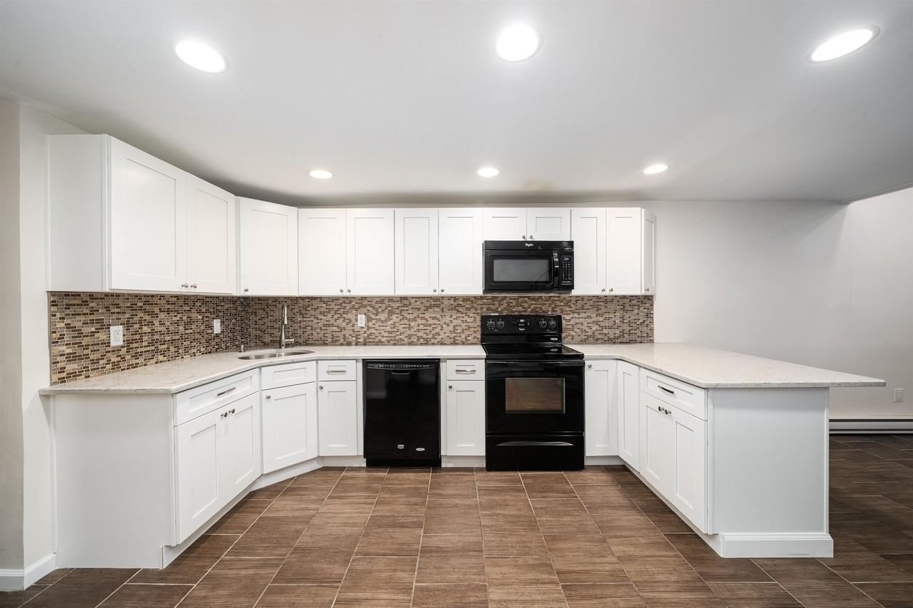 1314 Hudson St #2 - Photo 4 of 19