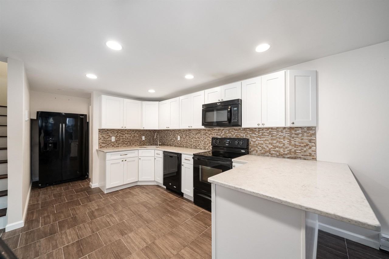 1314 Hudson St #2 - Photo 6 of 19