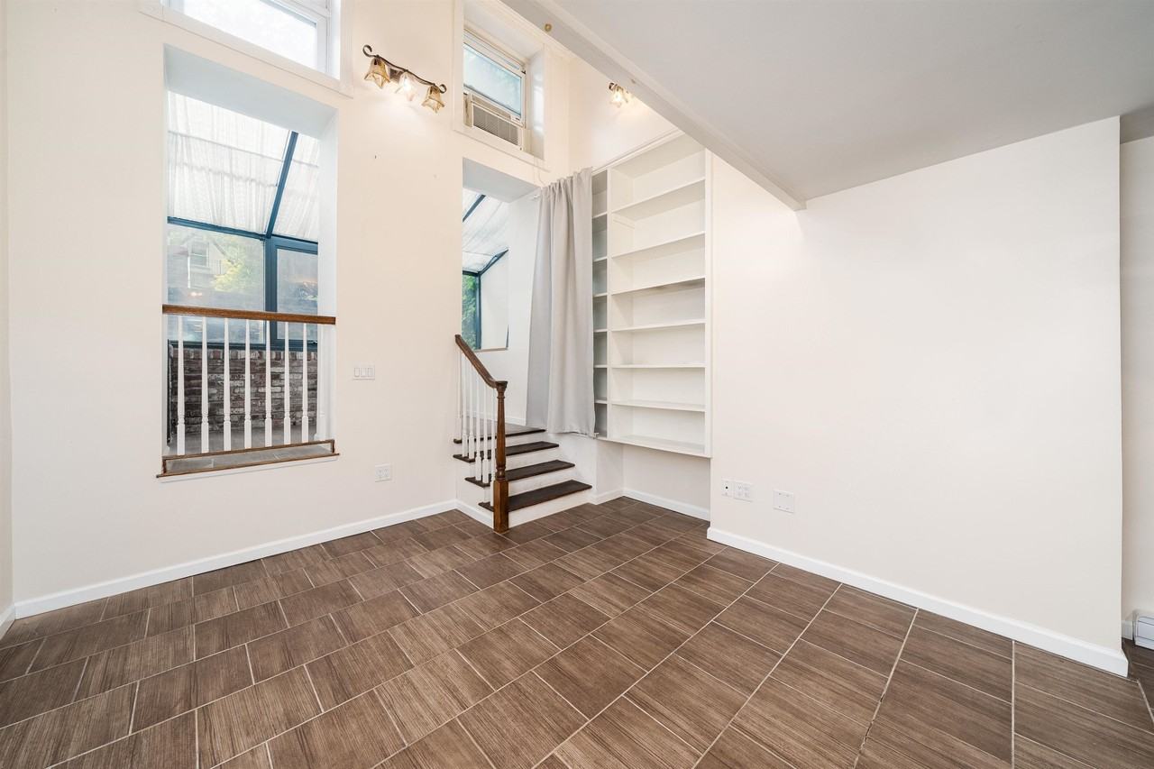 1314 Hudson St #2 - Photo 7 of 19