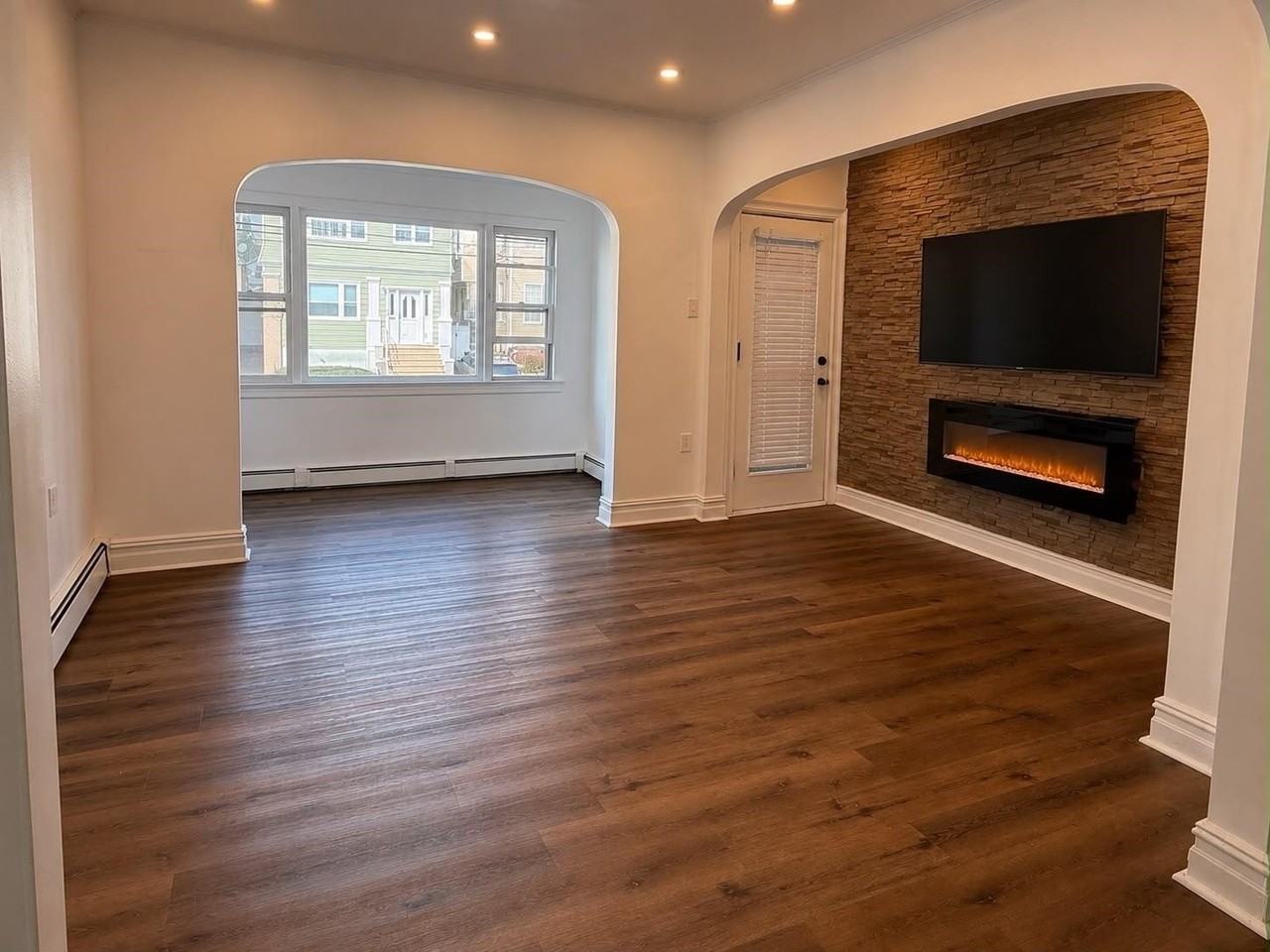 162 W 9th St - Photo 4 of 16