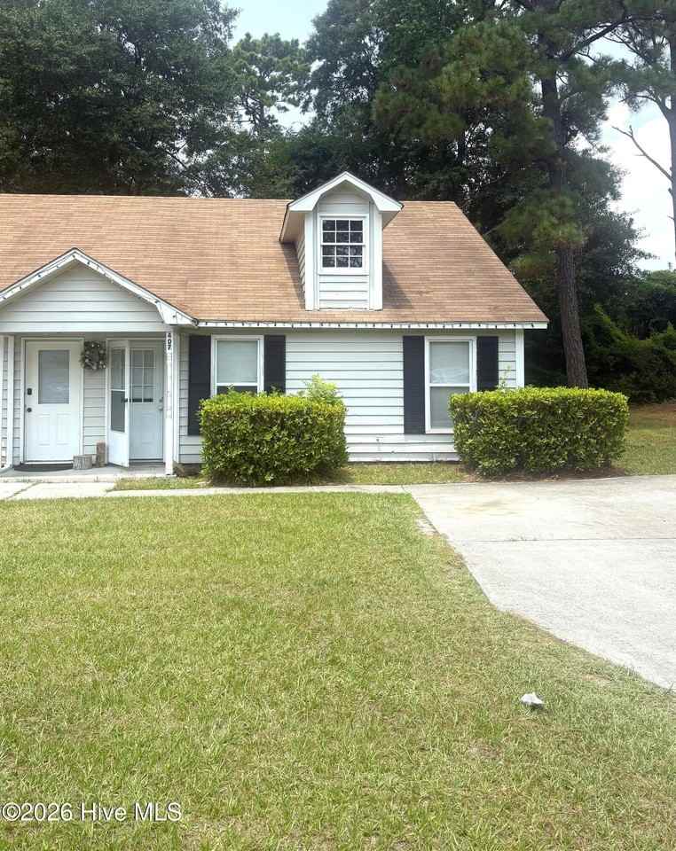 407 Lennon Dr - Photo 2 of 6