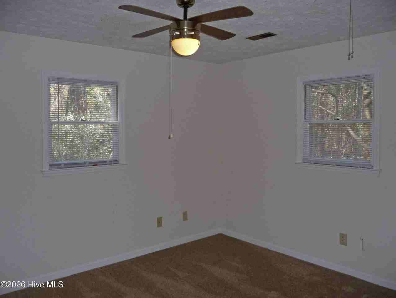 407 Lennon Dr - Photo 5 of 6