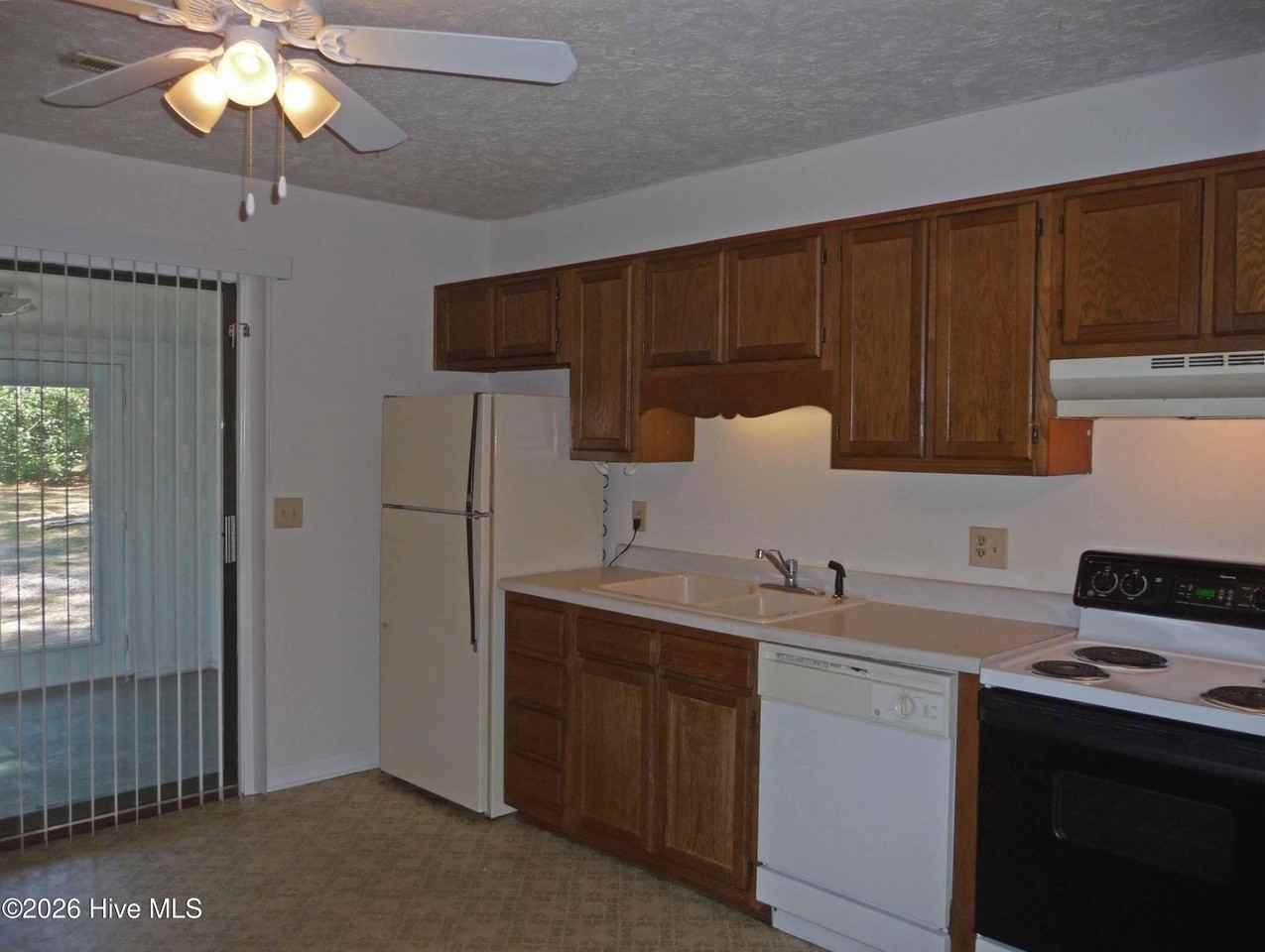 407 Lennon Dr - Photo 6 of 6