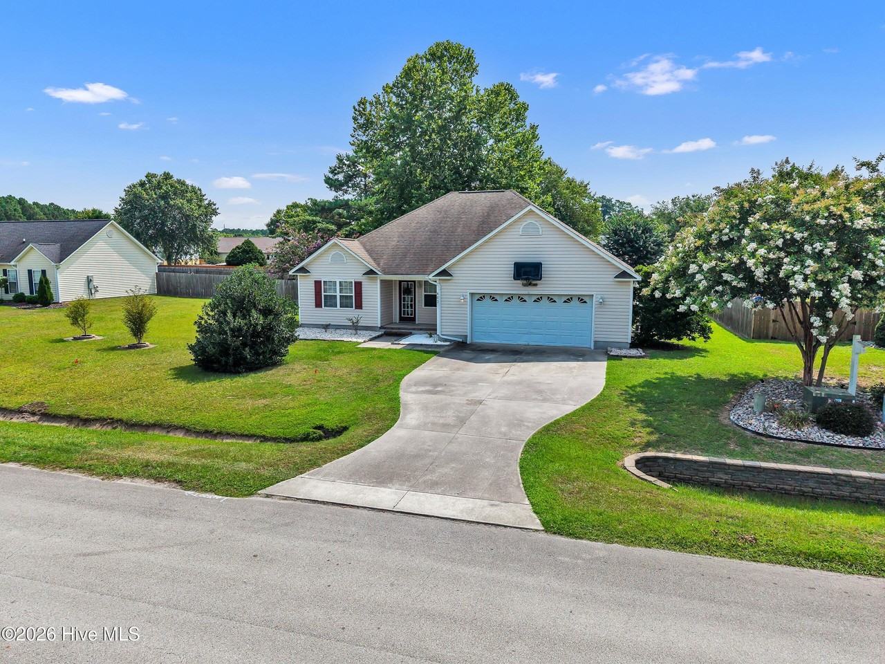 403 Arabian Ln - Photo 5 of 47