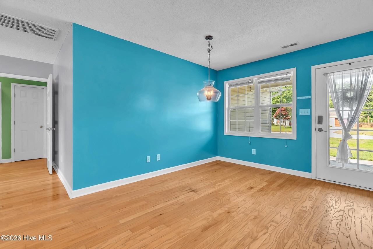 403 Arabian Ln - Photo 6 of 47