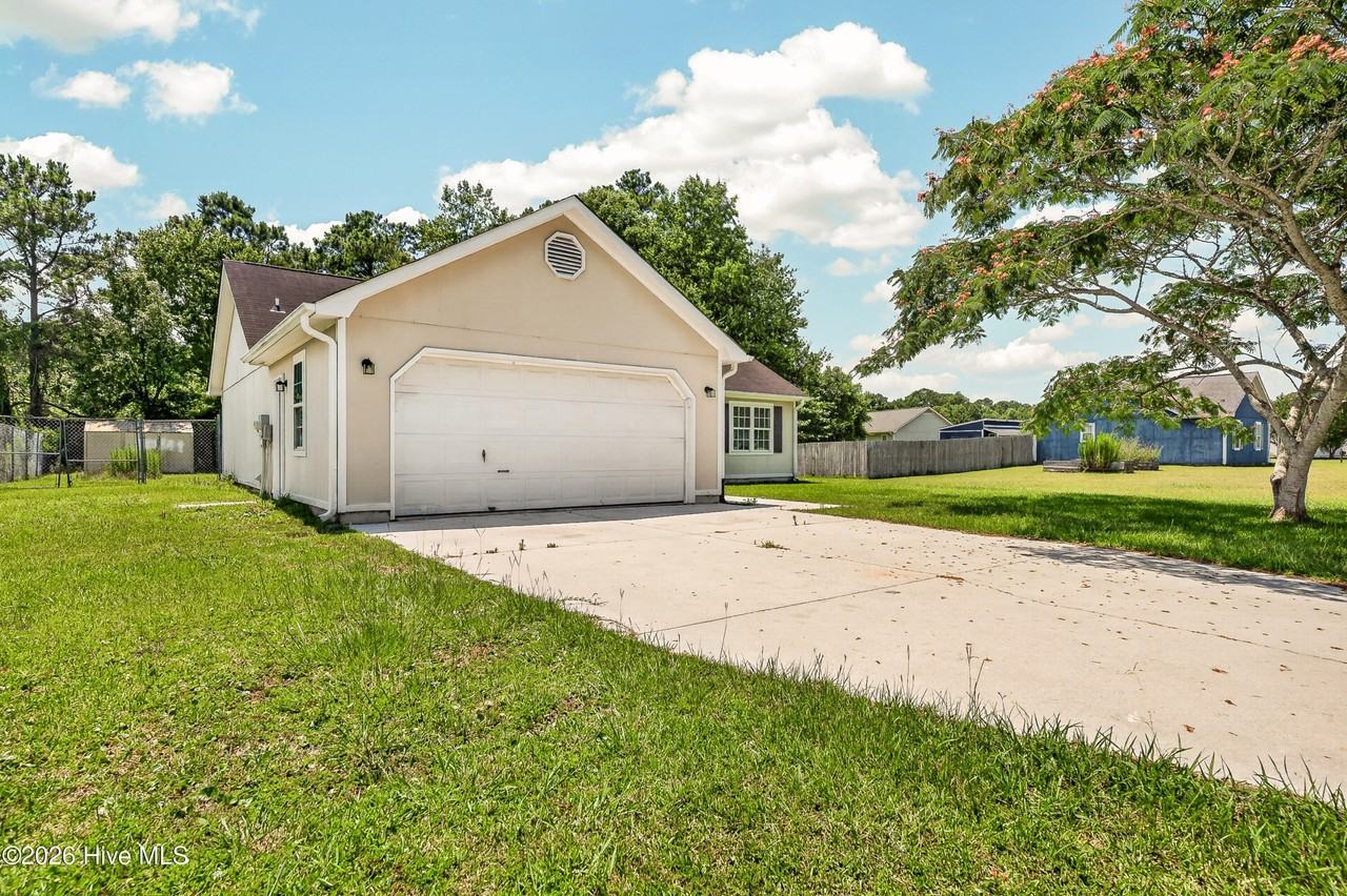 242 Zachary Ln - Photo 3 of 25