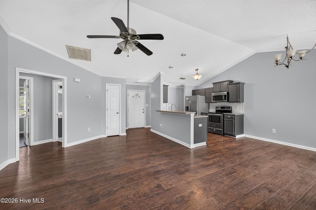 242 Zachary Ln - Photo 6 of 25
