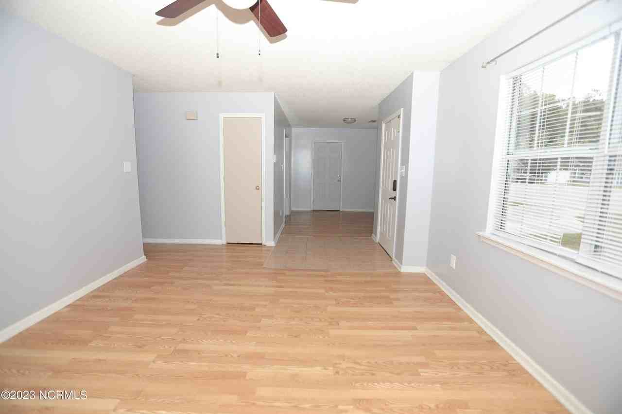 621 S Hampton Dr - Photo 3 of 20