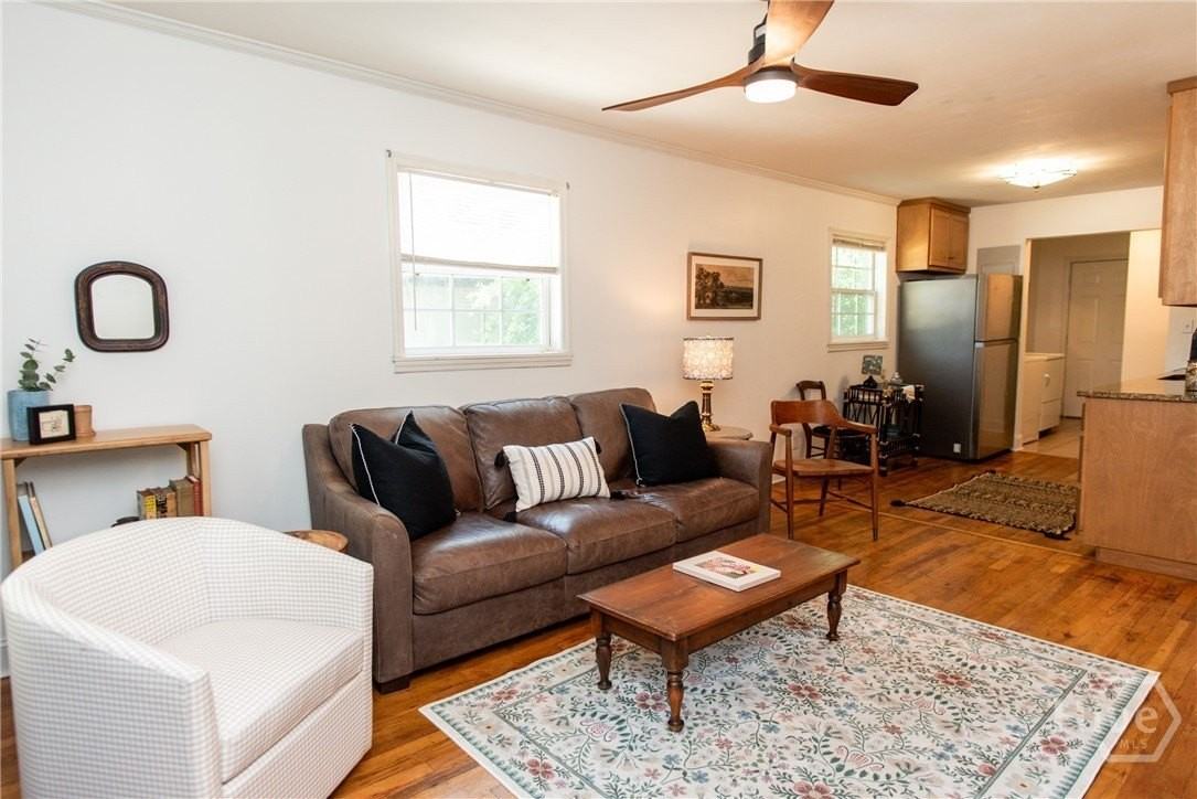 130 Magnolia St - Photo 3 of 21