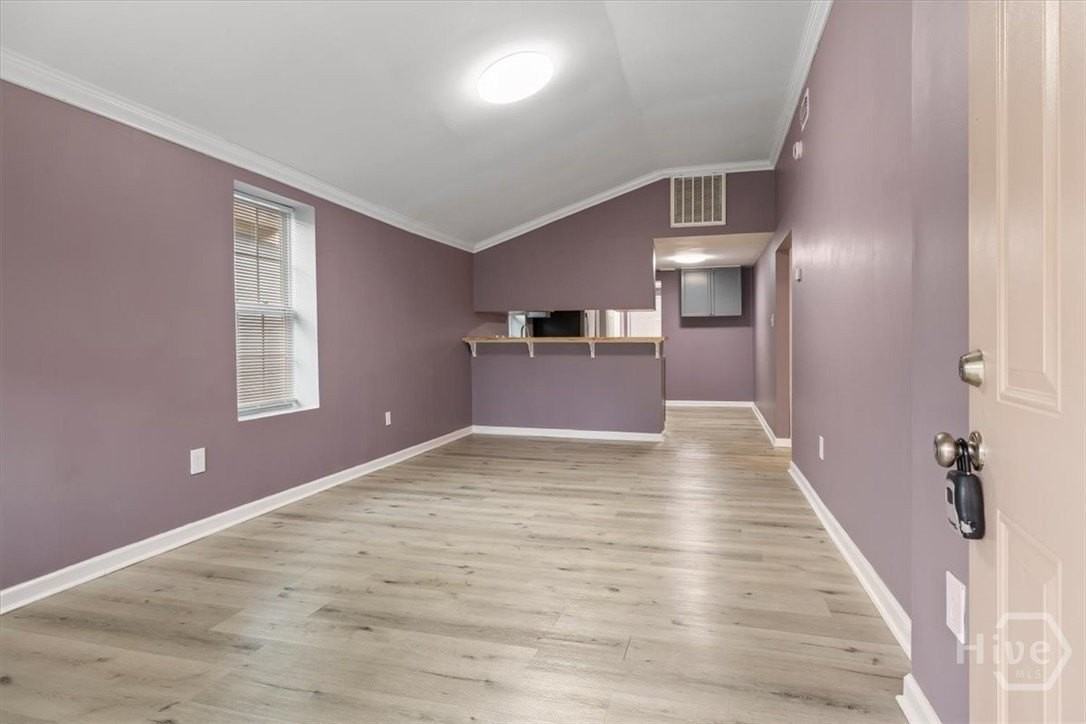 705 W 47th St - Photo 5 of 24