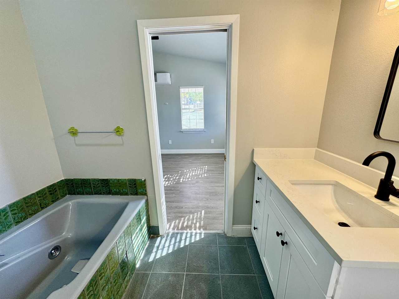 705 Sunrise Ave - Photo 2 of 14