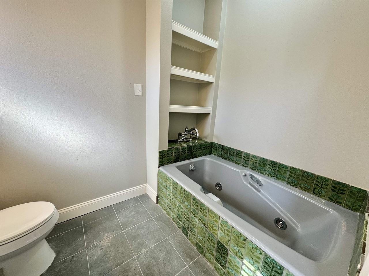 705 Sunrise Ave - Photo 3 of 14