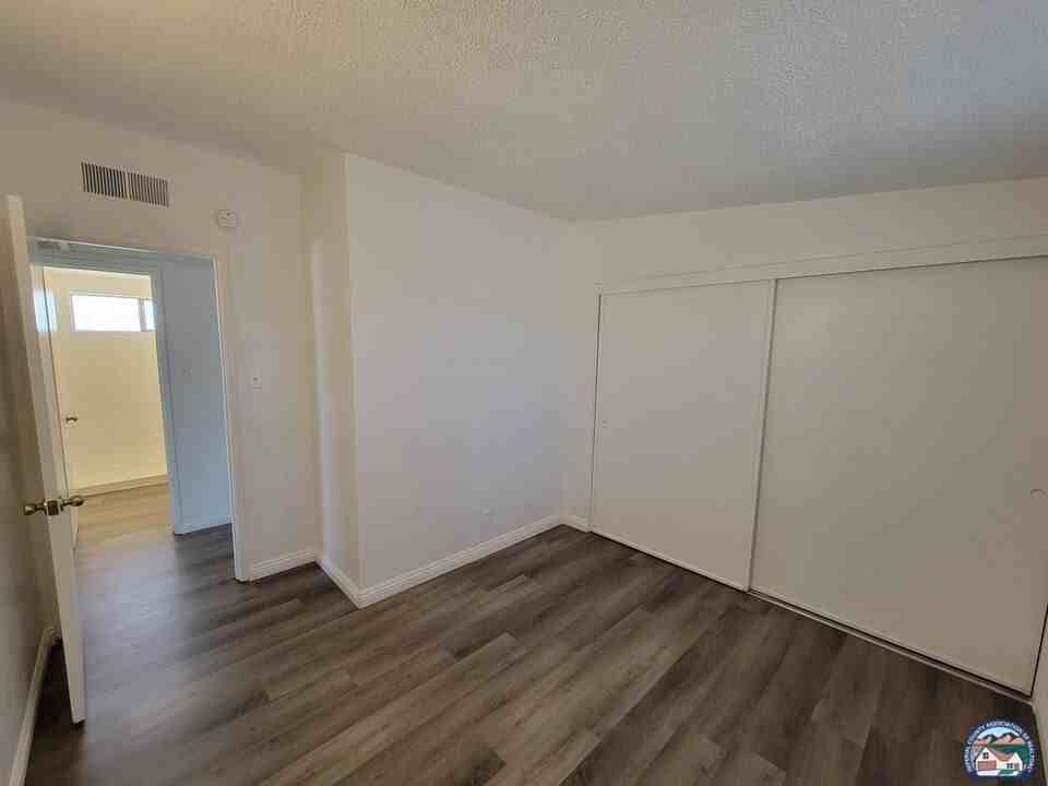 987 J St - Photo 7 of 13