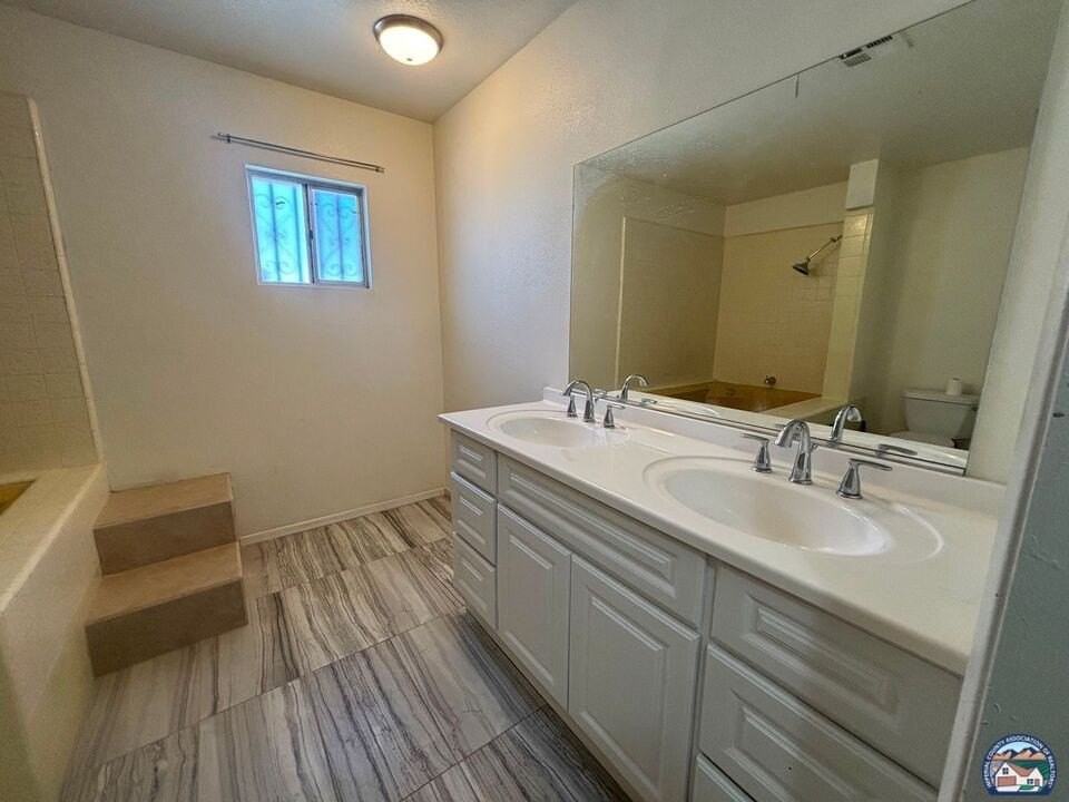 572 Lenrey Ave - Photo 2 of 11