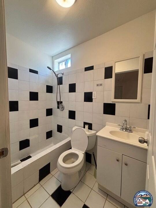 572 Lenrey Ave - Photo 4 of 11