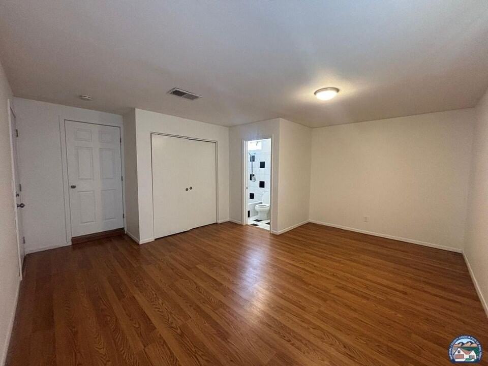 572 Lenrey Ave - Photo 5 of 11