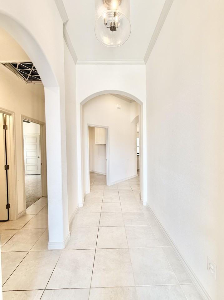 5401 Lamont Ave - Photo 2 of 19