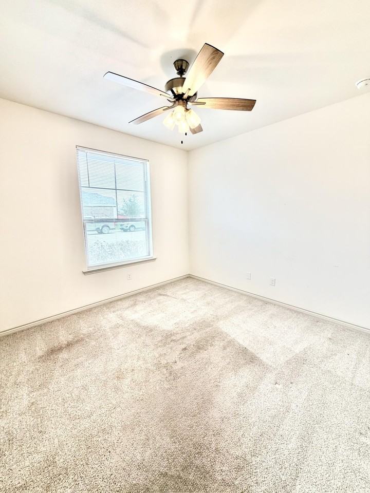 5401 Lamont Ave - Photo 3 of 19